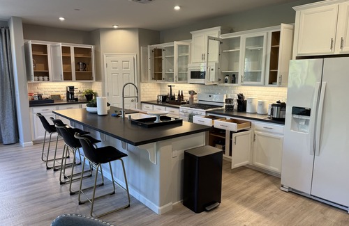 Visalia Casa | New 4B Home / Sequoia, EV, +More