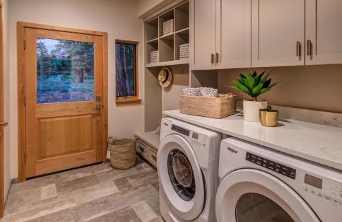 Truckee Casa | NEW 4BD Residence in the Signature Home Collection at Old Grenwood!