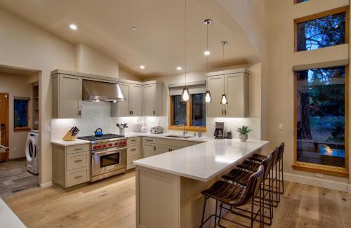 Truckee Casa | NEW 4BD Residence in the Signature Home Collection at Old Greenwood!