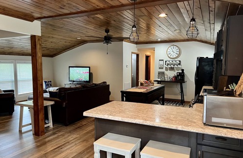 Gilbertsville Casa | NEW! 4Bed/ 2 Bath home near Moors Resort and Marina by Kentucky Lake