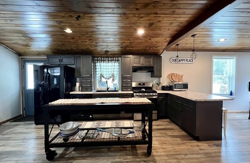 Gilbertsville Casa | NEW! 4Bed/ 2 Bath home near Moors Resort and Marina by Kentucky Lake