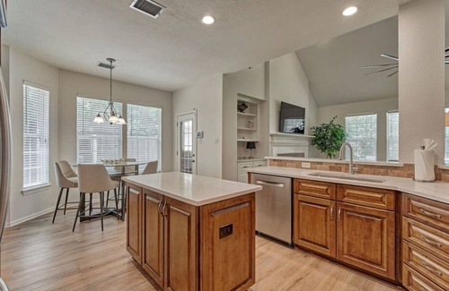 College Park Casa | New! 4BR/Easy Access to all Woodlands amenities