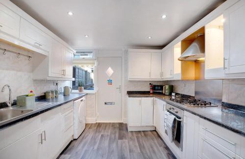Peterlee Casa | NEW! 4BR in Stafford Place