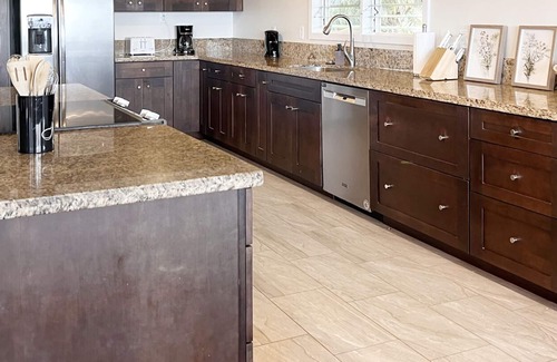 Anahola Casa | NEW 4BR Oceanfront Home with Hot Tub & Theatre