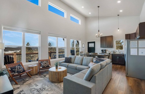 Florissant Casa | NEW 4BR w/ Mountain Views, Hot Tub, Sauna, Arcade
