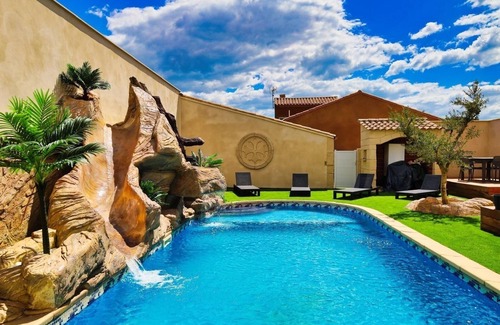 Bessan Casa | New 4P villa with pool, water slide and waterfall