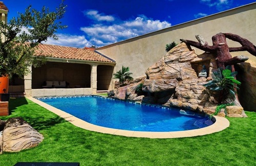 Bessan Casa | New 4P villa with pool, water slide and waterfall