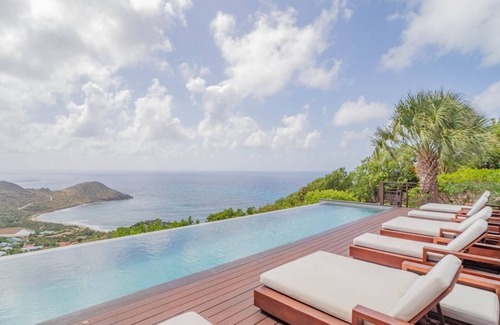 Devet Villa | New 5 BDRM Villa w Exceptional Views