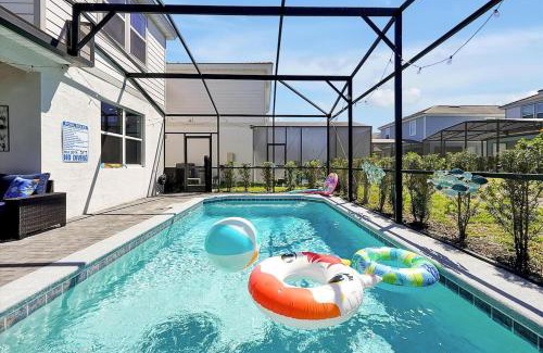 Loughman Casa | NEW 5 bed 4 bath, 20 Guests Resort Near Disney W PS5,BBQ, Pool