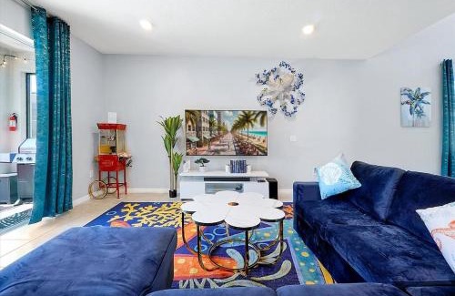 Loughman Casa | NEW 5 bed 4 bath, 20 Guests Resort Near Disney W PS5,BBQ, Pool