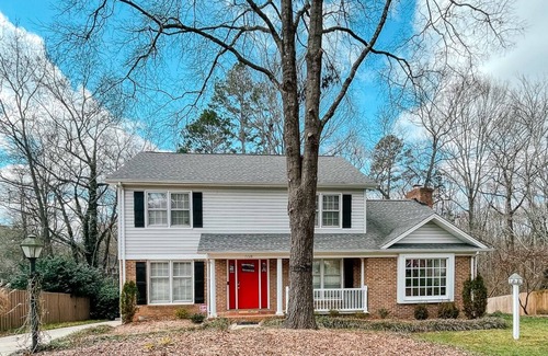 Charlotte Casa | New 5BR Family-Friendly home / Walk to trails!