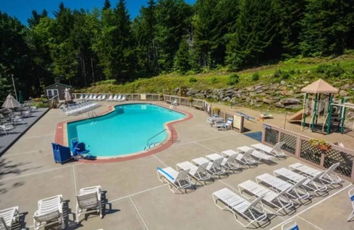 Wilmington Casa | New- 6B/3B with Hot Tub. Minutes from Lake & Town
