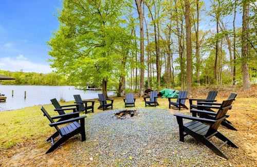 Livingston Casa | NEW 6BR Lakefront Lake Anna 5 Suites, Dock, Hot Tub