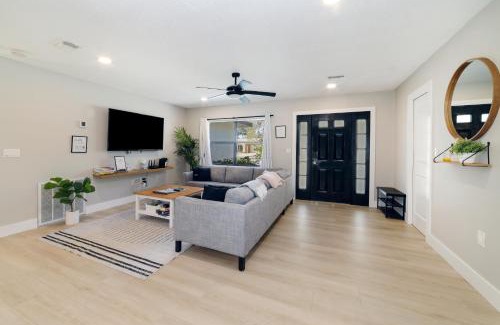 Crystal River Casa | New 6min to 3 Sister Springs, Spacious, Fun with Game Room