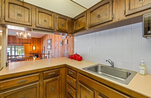 McCall Casa | New* 70s Lakefront condo in Tamarack Bay with dock, pool, beach