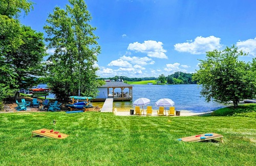 Mineral Casa | NEW 7BR Lakefront Lake Anna, Boat Dock, Deck Views