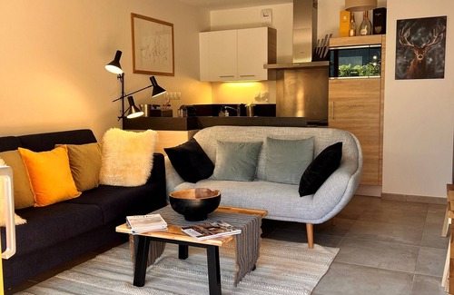 Oz Apartamento | New 8/9-person ski-in/ski-out apartment on the Alpe d'Huez ski area