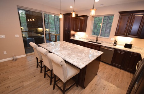 Sierra Pines Casa | ¡Nueva casa de $ 650K, lote de 2 acres, área privada, Tall Pines, área exclusiva! SIN ESCALERAS **