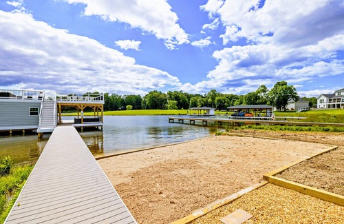 Mineral Casa | NEW 8BR Lakefront Lake Anna, Dock, & Swim Spa
