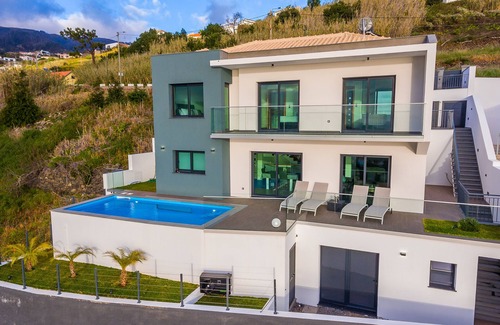 Calheta Casa | NUEVO A & M House II Luxury Holidays Home