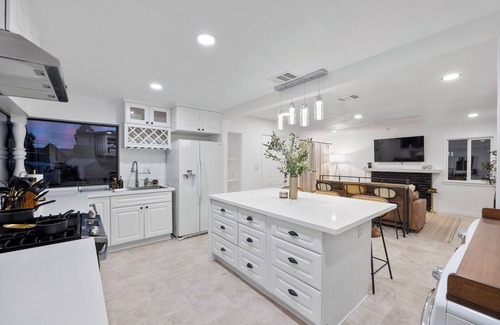 Westminster Casa | NEW! A Modern Oasis with Game room 15mins to Disneyland,beaches&more!