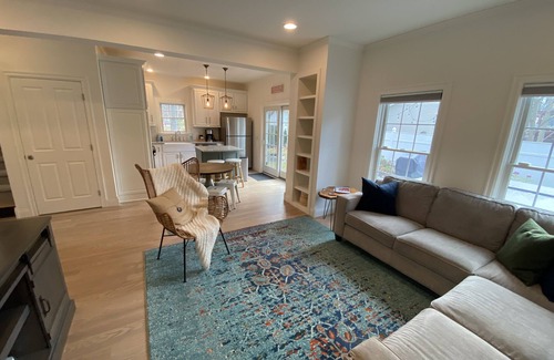 South Haven Cabaña | New: a relaxing getaway with hot tub, fire pit, yard. Near beach and Kids Corner