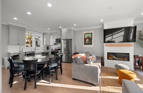 Seabrook Casa | *New* A Stairway to Heaven, dog-friendly, ocean view!
