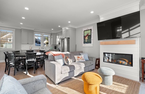 Seabrook Casa | *New* A Stairway to Heaven, dog-friendly, ocean view!