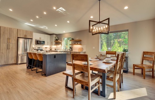 Y Area Casa | NEW! AC, Hot Tub, Grill, Newly Built, Open Floor Plan, Wifi, 2 of 6 – Emerald Bay Luxury