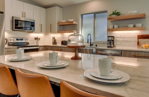 Y Area Casa | NEW! AC, Hot Tub, Grill, Newly Built, Open Floor Plan, Wifi, 2 of 6 – Emerald Bay Luxury