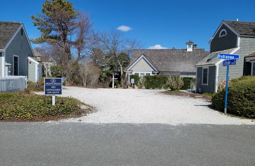 Mashpee Casa | New ACs, new paint, new linens and towels!!Prime spot, right on the beach path!!