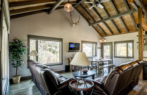 Virginia City Casa | NEW AIR COND. CREEK-SIDE CABIN ON WOODED LOT IN HISTORIC VIRGINIA CITY, MONTANA