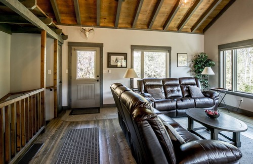 Virginia City Casa | NEW AIR COND. CREEK-SIDE CABIN ON WOODED LOT IN HISTORIC VIRGINIA CITY, MONTANA