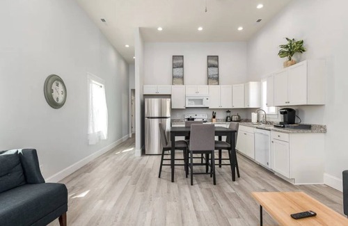 New Albany Casa | New Albany IN Newly renovated Entire House 3BR 2BA