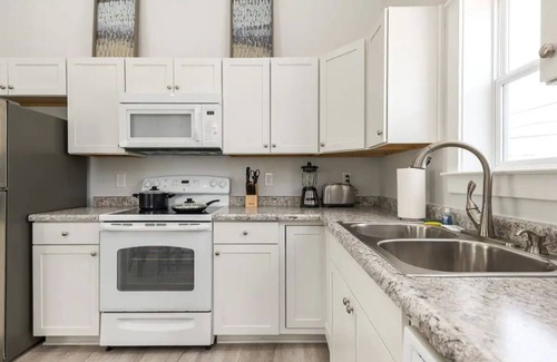 New Albany Casa | New Albany IN Newly renovated Entire House 3BR 2BA