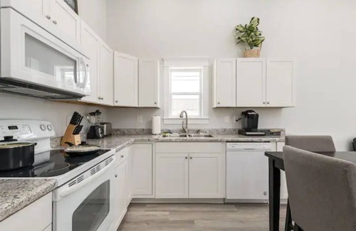 New Albany Casa | New Albany IN Newly renovated Entire House 3BR 2BA