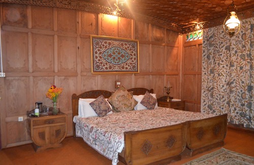Dal Lake Hotel | New Alexandra Houseboats