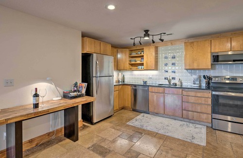 Kamas Apartamento | NEW! All-Seasons Kamas Escape: Hot Tub + Mtn View!