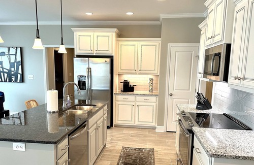 Northport Casa | NEW All Seasons U of Alabama Lakefront Tuscaloosa | Host Featured on HGTV