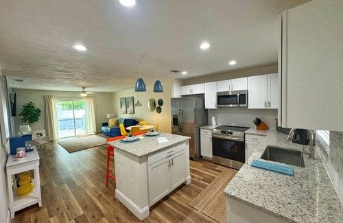 Port Orange Casa | NEW Amazing 2Bd House with Jacuzzi - Up 6 Guests-Private Backyard!