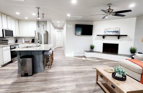 Montgomery Casa | Comfortable / Large Covered Deck / Foosball / Firepit / 5 mins to Lake Conroe