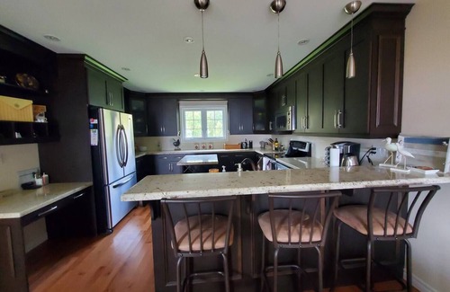 Cumberland Beach Cabaña | New and Cozy Lakefront cottage under 1.5hr North of Toronto. Kid-Friendly