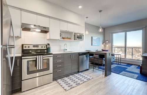 Crescent Heights Apartamento | Nuevo y moderno 1 dormitorio 1 baño con balcón - Cerca del centro