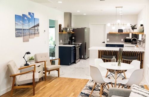 East Pensacola Heights Casa | New and Modern Double En-Suite
