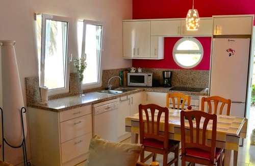 Fustera Apartamento | NUEVO APARTAMENTO (una piscina para dos apartamento) PEQUEÑO JARDIN CON VISTAS AL MAR