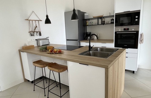 Maniron Apartamento | New Apartment with large deck, pool and panoramic view; adults only