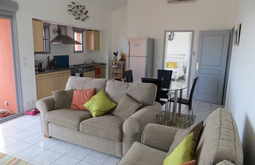 Cerbere Apartamento | Apartamento nuevo con espléndidas vistas al mar y piscina.