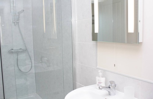 Banff Apartamento | Nuevo apartamento con vistas al mar, la playa y el puerto de Banff