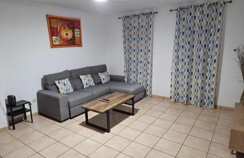 Les Abymes Apartamento | NEW Appart 2 chambres avec piscine proche aeroport