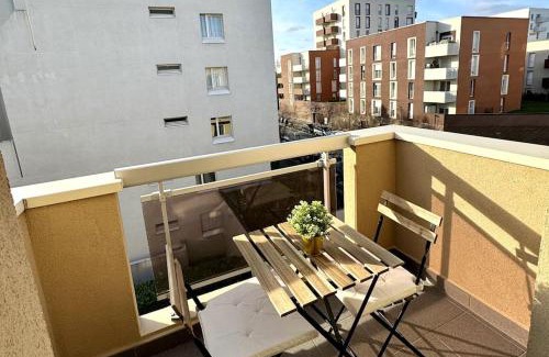 Bois Guillaume Apartamento | New appart avec balcon à Evry - Proche Paris - RER 5 min - Wifi